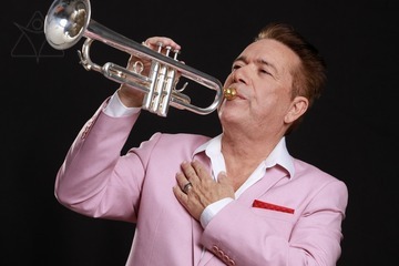 Arik Davidov Hosts the New Adler Trio (20:30)
